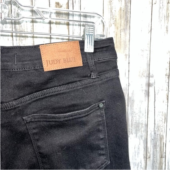 Judy Blue Black Cutoff Stretch Shorts - Picture 4 of 5